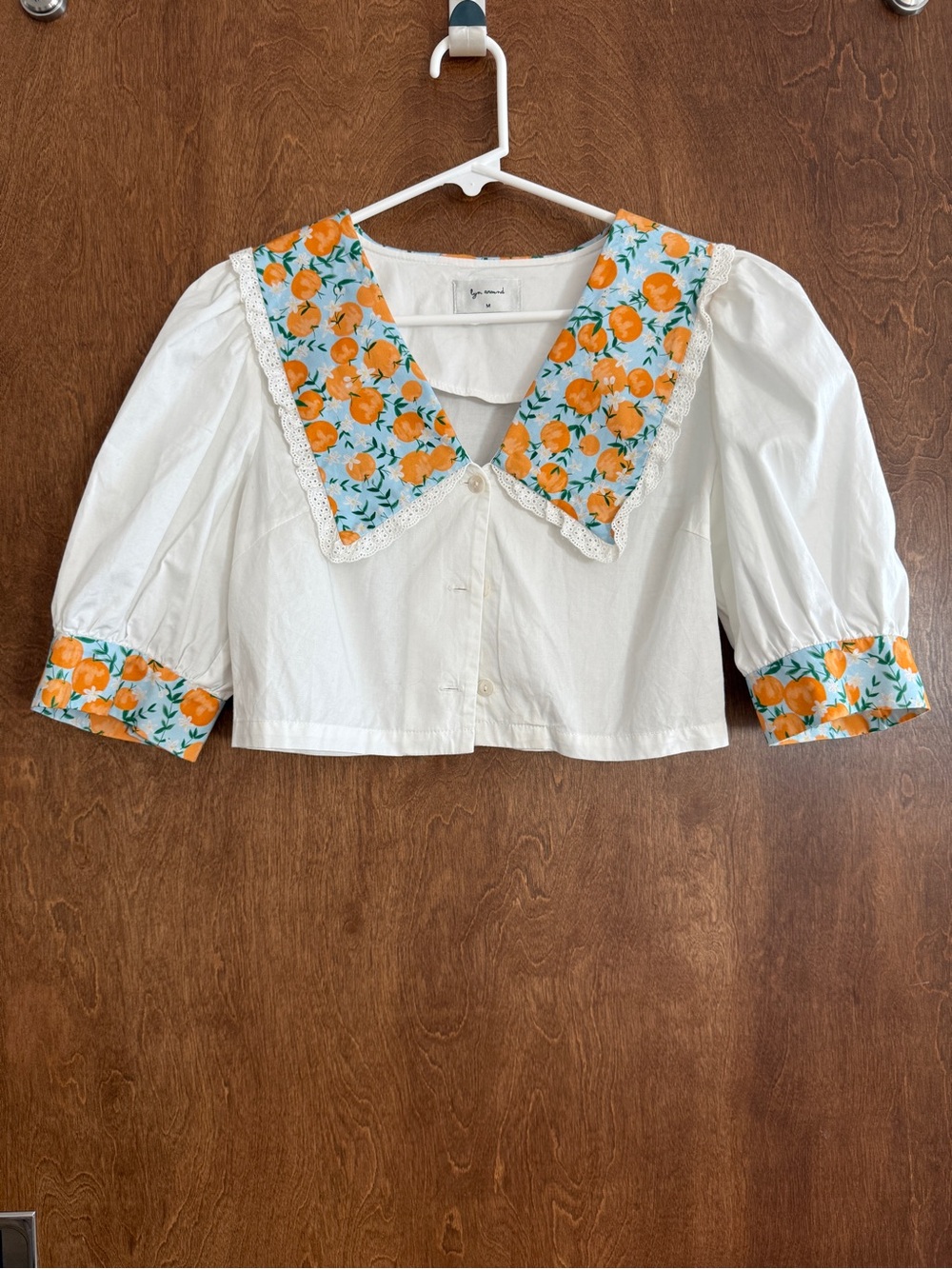 Lyn Around crop top with puff sleeves and statement collar